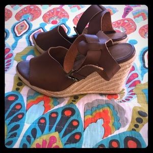 Brown Old Navy sandals